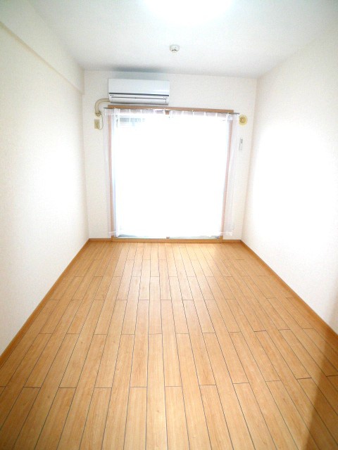 東和プラザA館・B館の居間写真