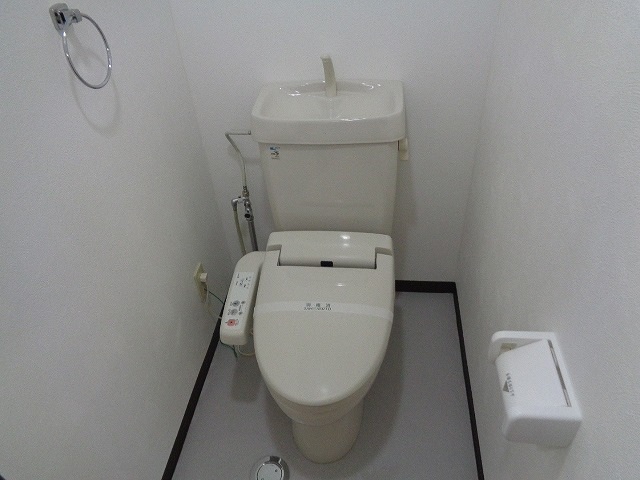 地下鉄御堂筋線 江坂駅 徒歩5分 10階建 築26年のトイレ写真