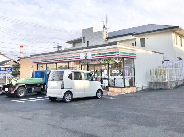 コンビニ　セブンイレブン（コンビニ）まで350m