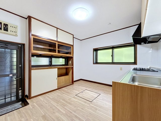 北陸新幹線 軽井沢駅 徒歩33分 2階建 築39年のキッチン写真