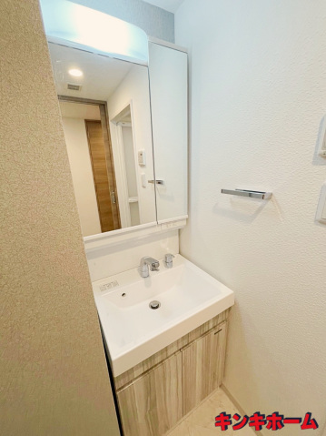洗面設備　写真は別のお部屋です。
