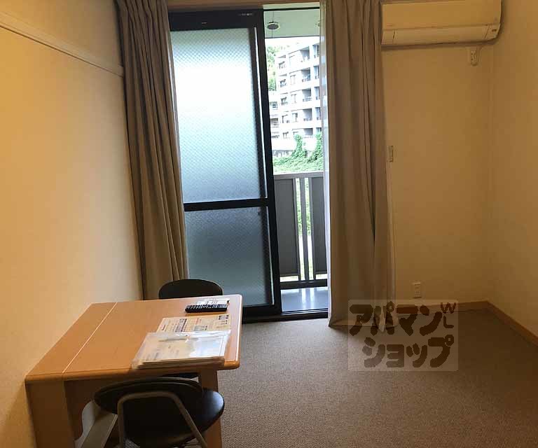 レオパレスUrban桂坂の居間写真