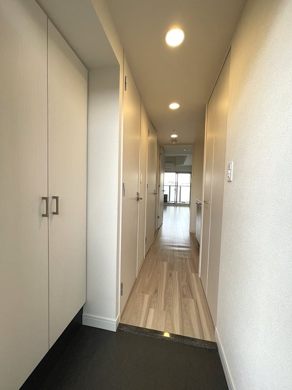 プレサンス新栄町ギャラントの玄関写真