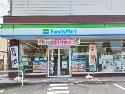 コンビニ　ファミリーマート（コンビニ）まで350m