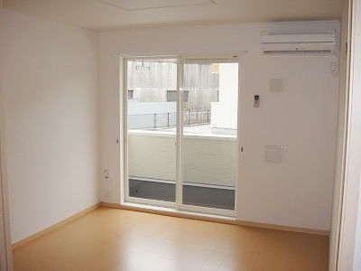 リップルガーデンAの居間写真
