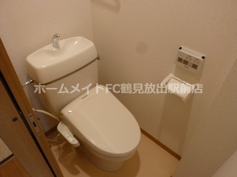 ＪＲ片町線 放出駅 徒歩7分 2階建 築15年のトイレ写真