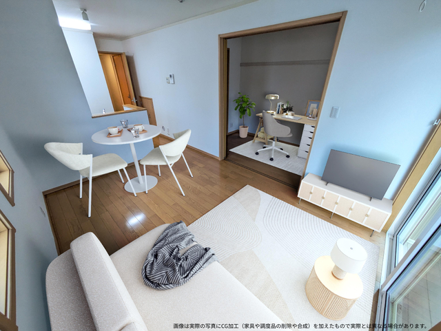 居室・リビング　画像は実際の写真にＣＧ加工（家具や調度品の削除や合成）を加え