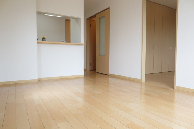 居室・リビング　こちらの居間で趣味の時間をお楽しみください