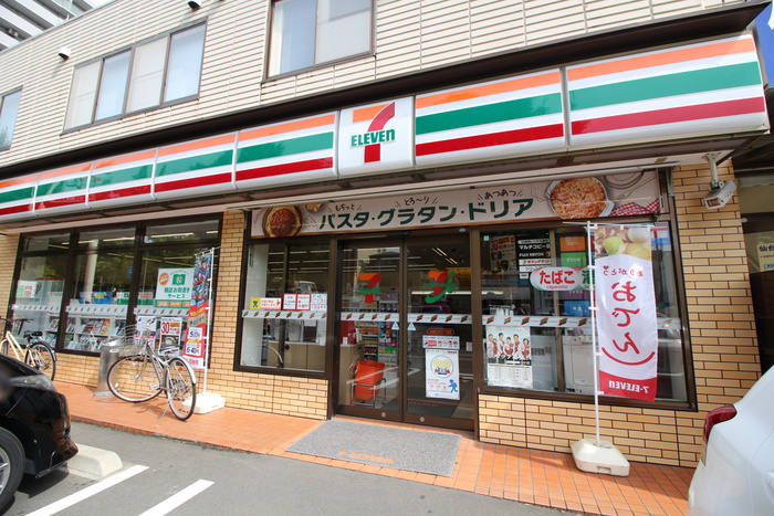 コンビニ　セブンイレブン（コンビニ）まで550m
