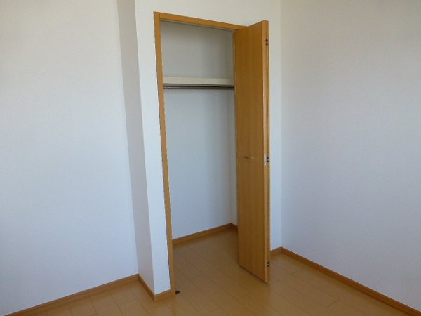 その他設備　洋室にはクローゼット付き