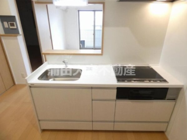 キッチン　3口IHグリル付システムキッチン　カウンターキッチン