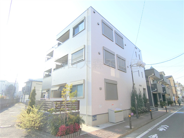 建物外観　2020年2月築　鉄骨造地上3階建て総戸数9戸オートロック宅