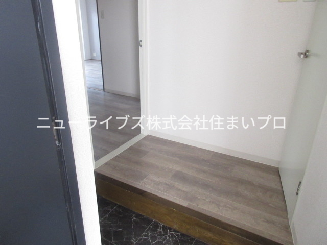 カルチェダムールC棟の玄関写真