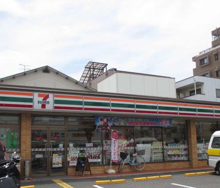 コンビニ　コンビニ（コンビニ）まで575m