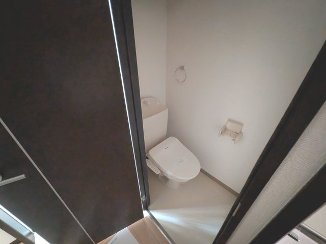 阪神本線 西宮駅 徒歩6分 3階建 築17年のトイレ写真