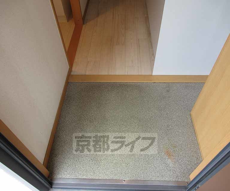 京阪本線 枚方公園駅 徒歩9分 2階建 築23年の玄関写真