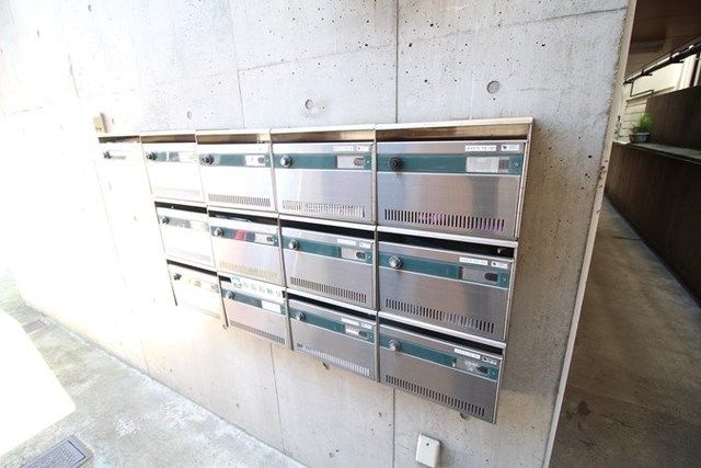 東急田園都市線 たまプラーザ駅 バス乗車時間：5分 最寄りバス停で下車 徒歩1分 4階建 築39年の外観写真
