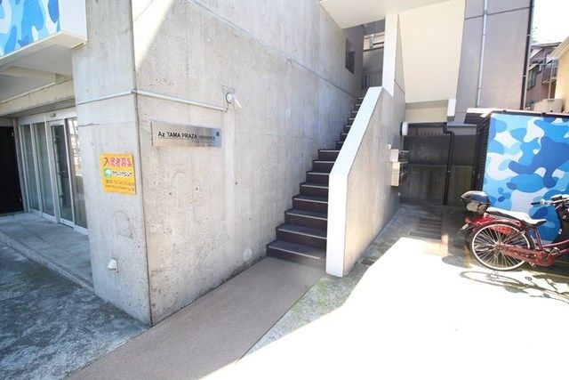東急田園都市線 たまプラーザ駅 バス乗車時間：5分 最寄りバス停で下車 徒歩1分 4階建 築39年の外観写真