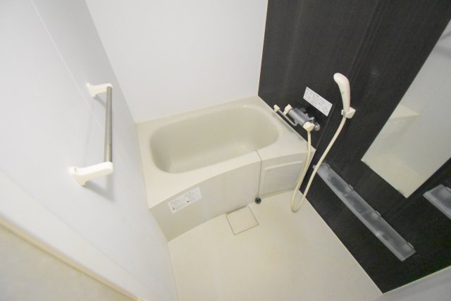 バス・シャワールーム　同物件別部屋参考写真です。