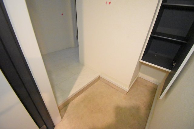 玄関　同物件別部屋参考写真です。