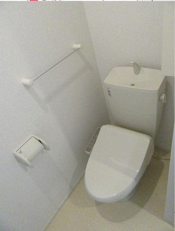 トイレ　ウォシュレット付の洋式トイレです♪