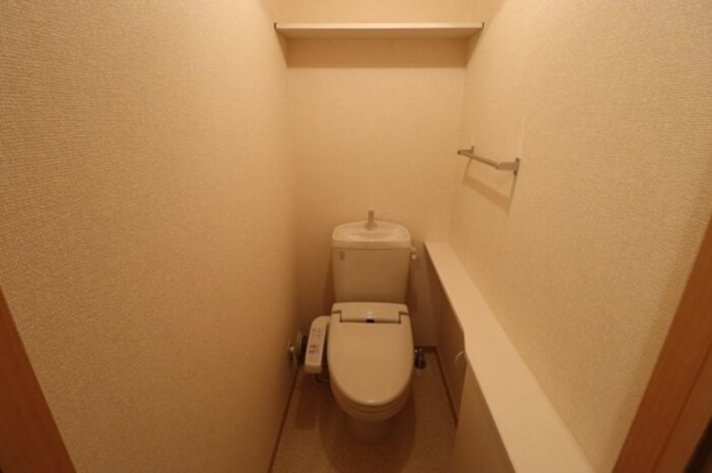 ＪＲ高崎線 熊谷駅 徒歩17分 3階建 築19年のトイレ写真