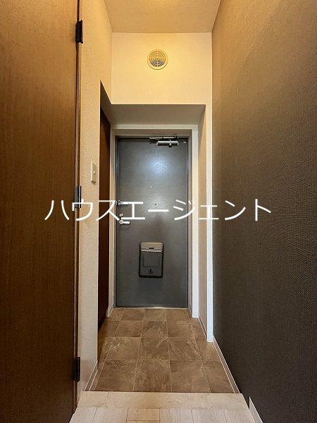 玄関　玄関です。※参考画像・反転タイプ