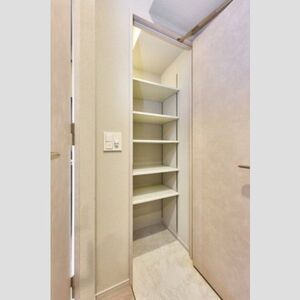 玄関　収納もある玄関です