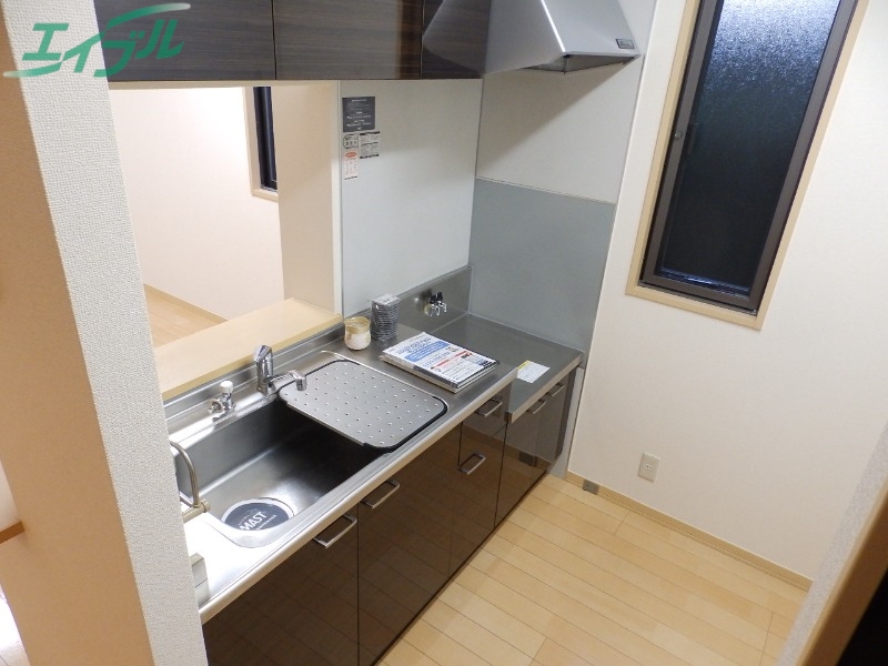 キッチン　同物件別室反転