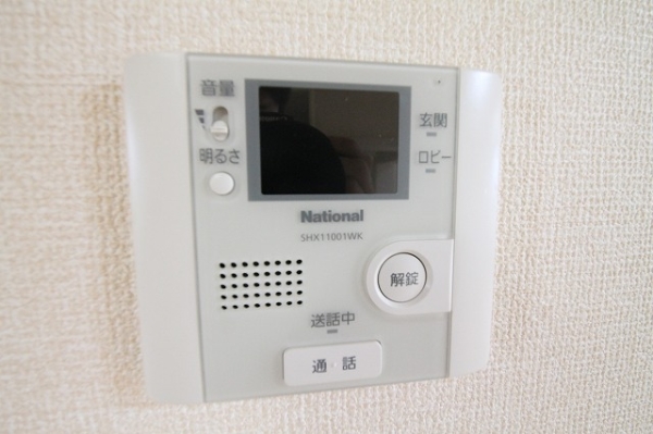セキュリティ　訪問者がモニターで確認できるインターフォンで安心です。
