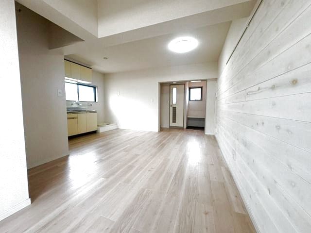 ロワール栗木台の居間写真