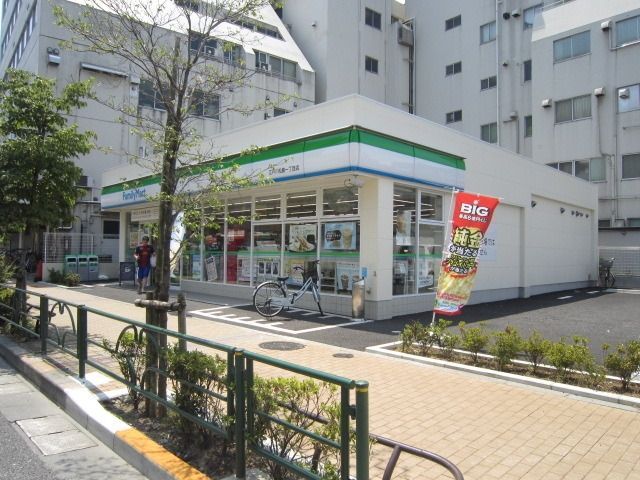コンビニ　ファミリーマート（コンビニ）まで840m