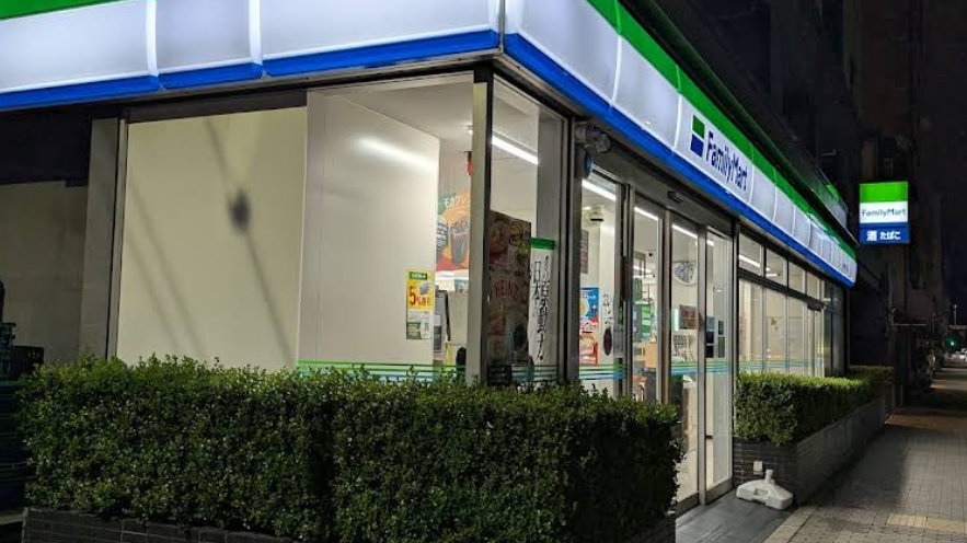 コンビニ　ファミリーマート中央月島三丁目店（コンビニ）まで183m