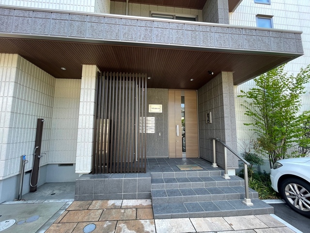 エントランス　安心のオートロック付き