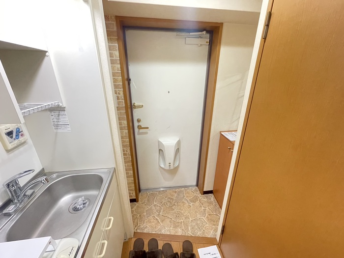エイト新金岡の玄関写真