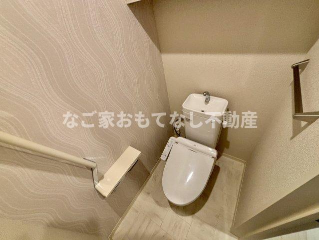 トイレ　※写真は別号室