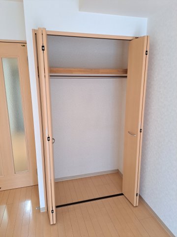収納　お洋服もたくさんしまえます