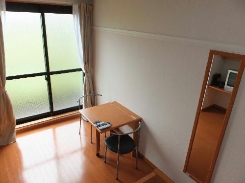 レオパレスワルツの居間写真