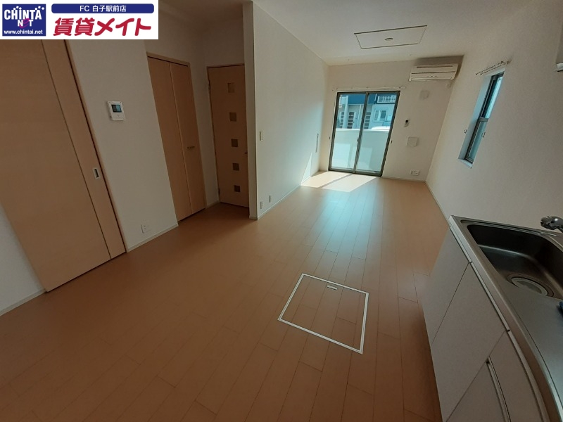 居室・リビング　同型参考写真
