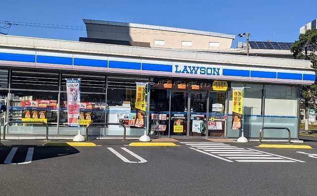 コンビニ　ローソン君津市役所前店（コンビニ）まで700m