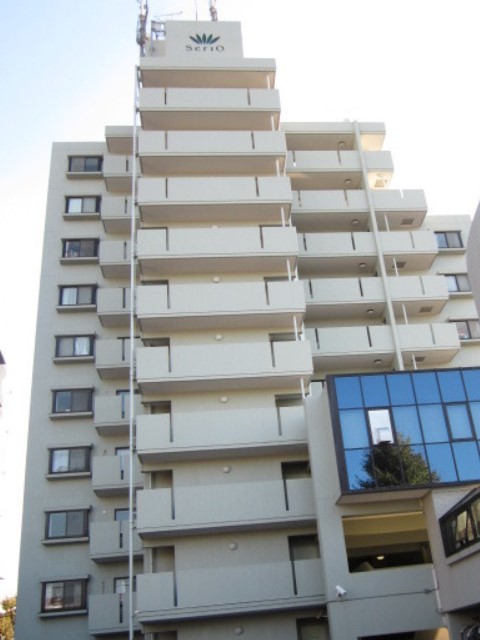 建物外観　１０階建ての賃貸マンション