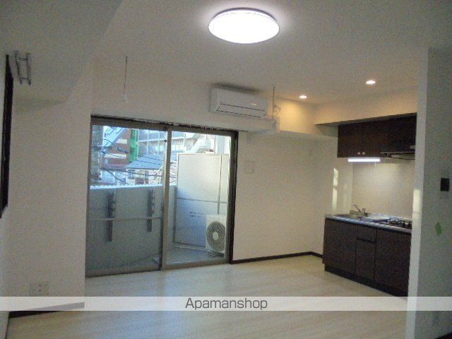 グレイシャスK鵠沼の居間写真