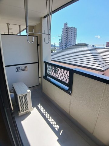 バルコニー　外からの目が気にならないバルコニーで洗濯物が干せます