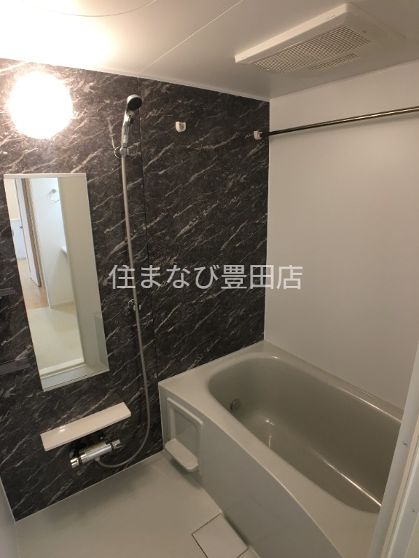バス・シャワールーム　同型別部屋写真