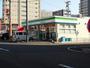 コンビニ　ファミリーマート平野甲突店（コンビニ）まで275m