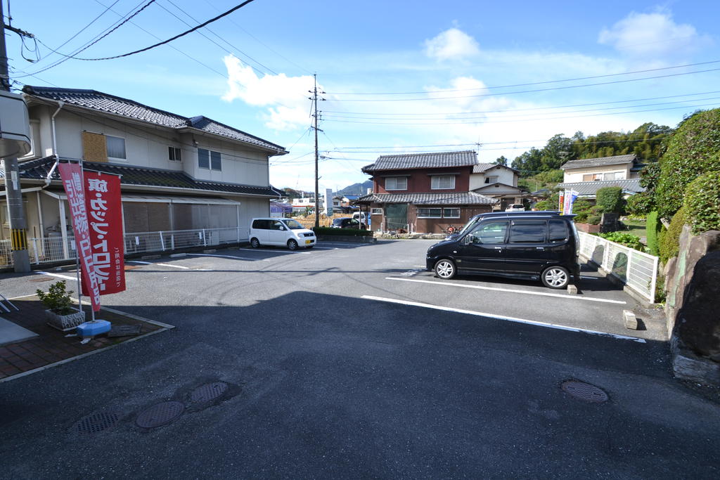 【廿日市市下平良のアパートの駐車場】