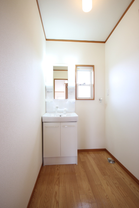 洗面設備　洗面化粧台＆洗濯機置き場です！