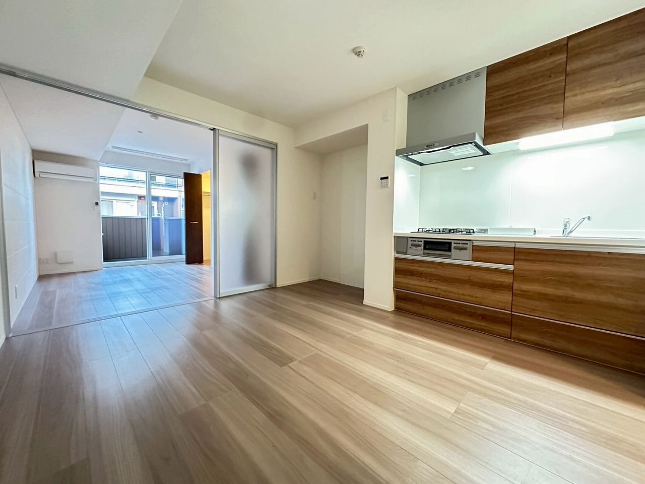 居室・リビング　同物件、別部屋になります。