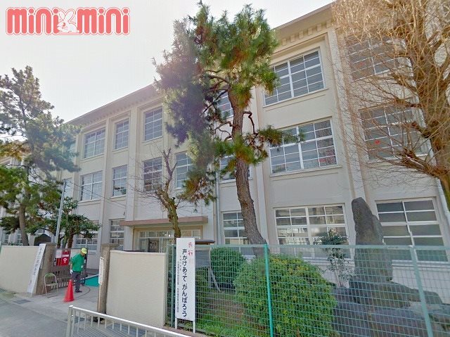 【新町荘の小学校】