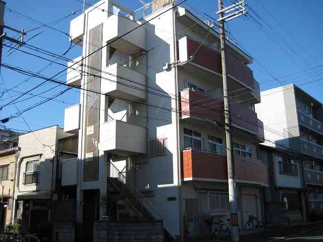 ラポール平田の建物外観